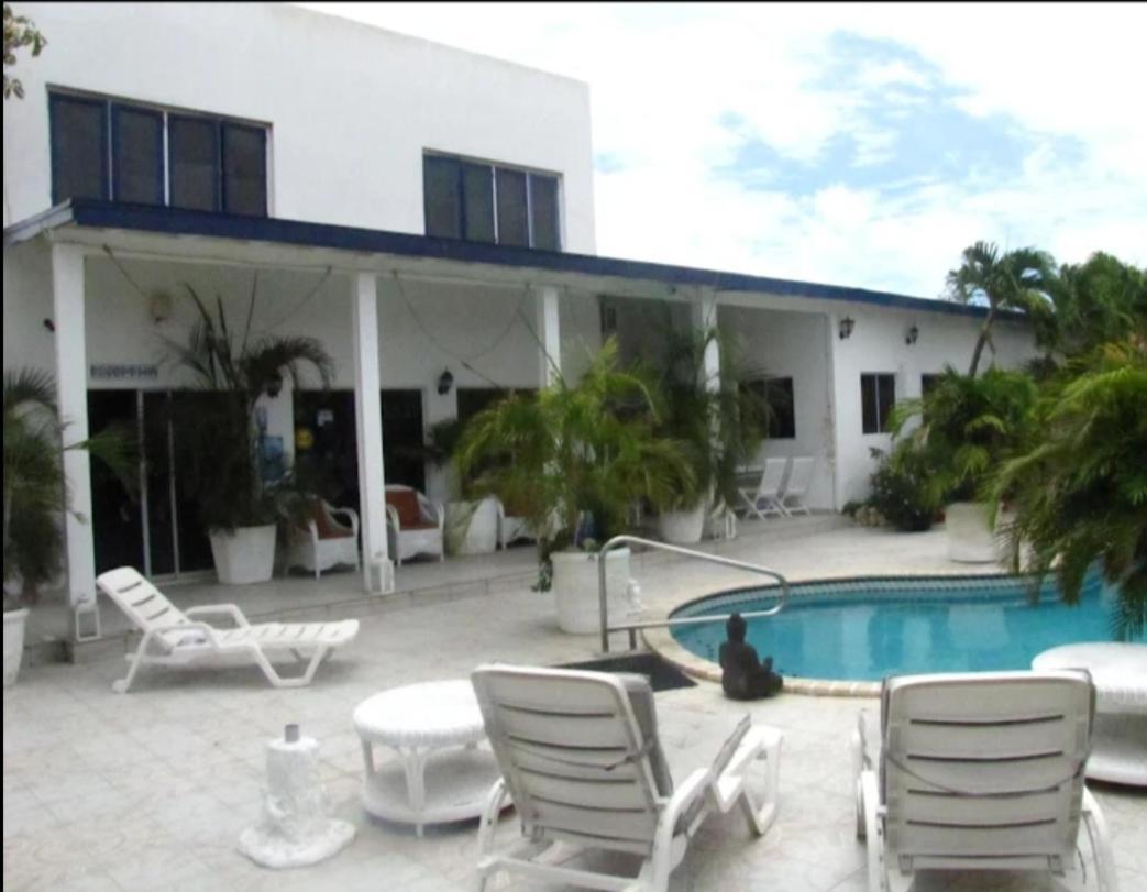 Palmita Hotel Hostel Oranjestad Exterior photo